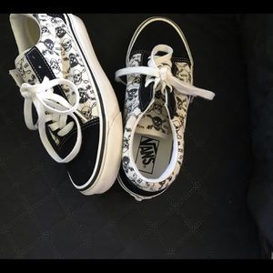 AUTHENTICAT VAN’S SKULL SKATING SHOES SZ 8.5